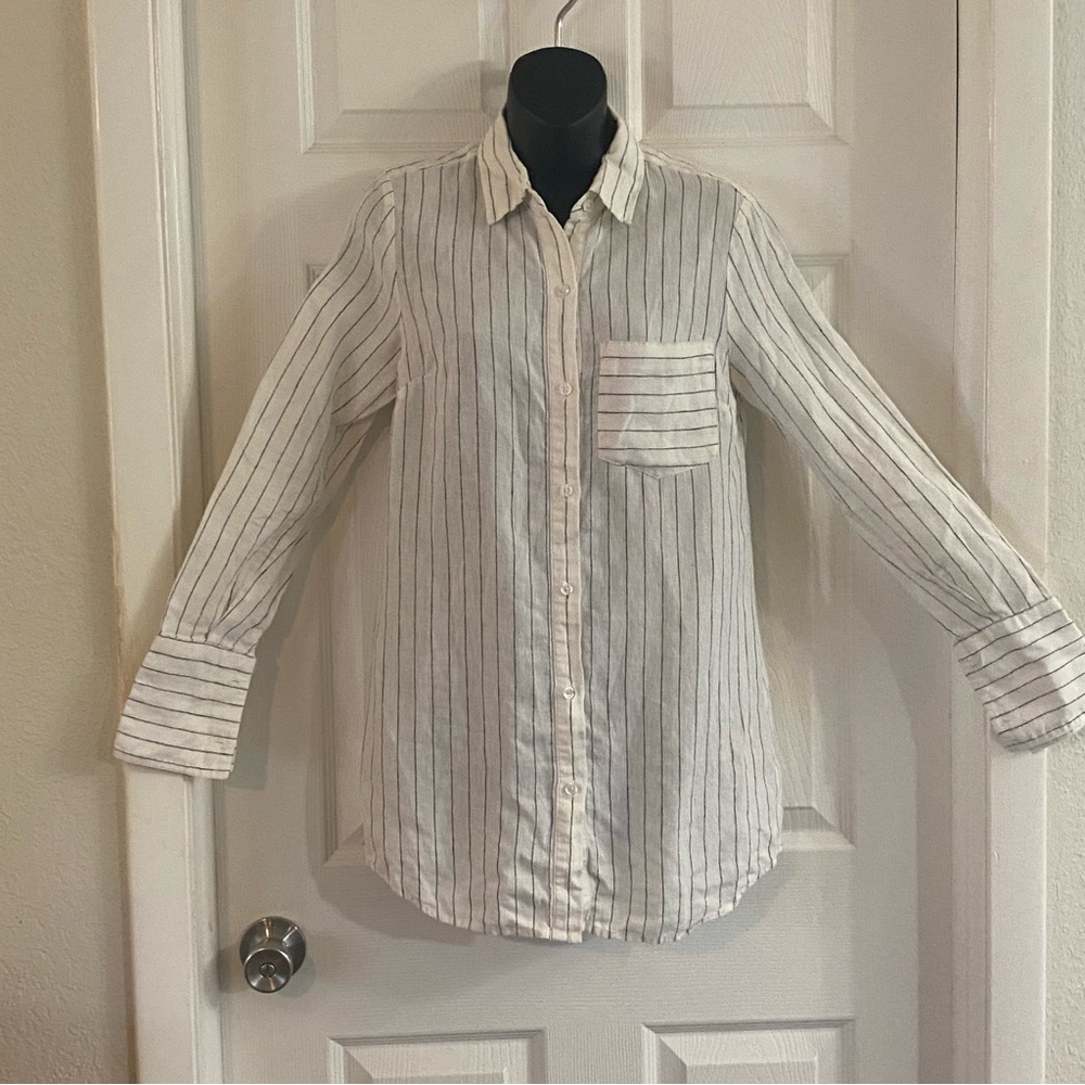 Michael Cores 100% Linen Small Striped Button-Up Shirt in White and Black